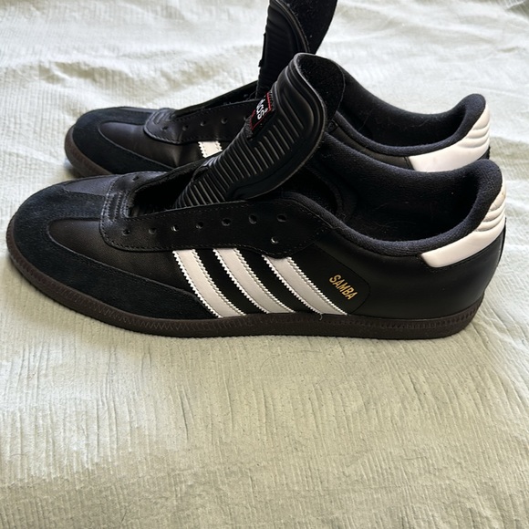 Selling Adidas Samba.  NO LACES OR INSOLES.  Easily purchased.  Sneakers NEW - Picture 4 of 4